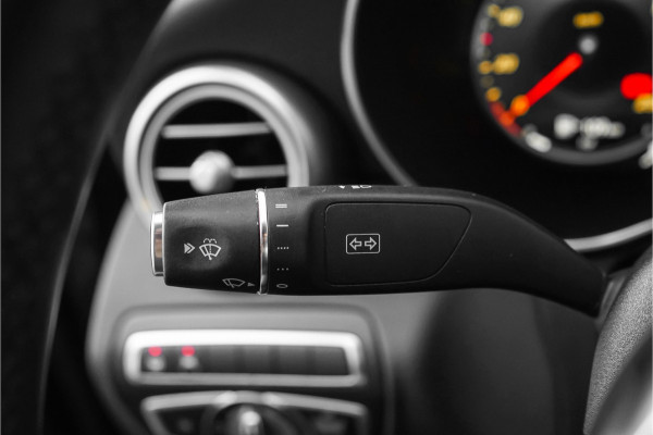 Mercedes-Benz C-Klasse 180 AMG Night Pano Distronic Leder 18"