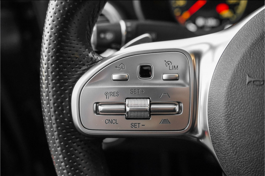 Mercedes-Benz C-Klasse 180 AMG Night Pano Distronic Leder 18"