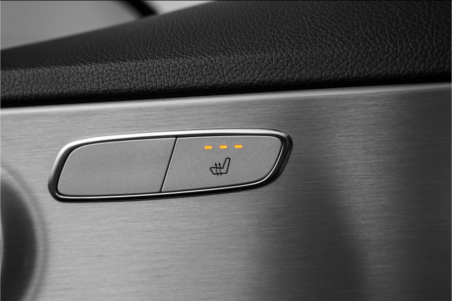 Mercedes-Benz C-Klasse 180 AMG Night Pano Distronic Leder 18"