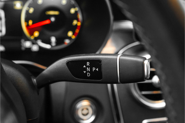 Mercedes-Benz C-Klasse 180 AMG Night Pano Distronic Leder 18"