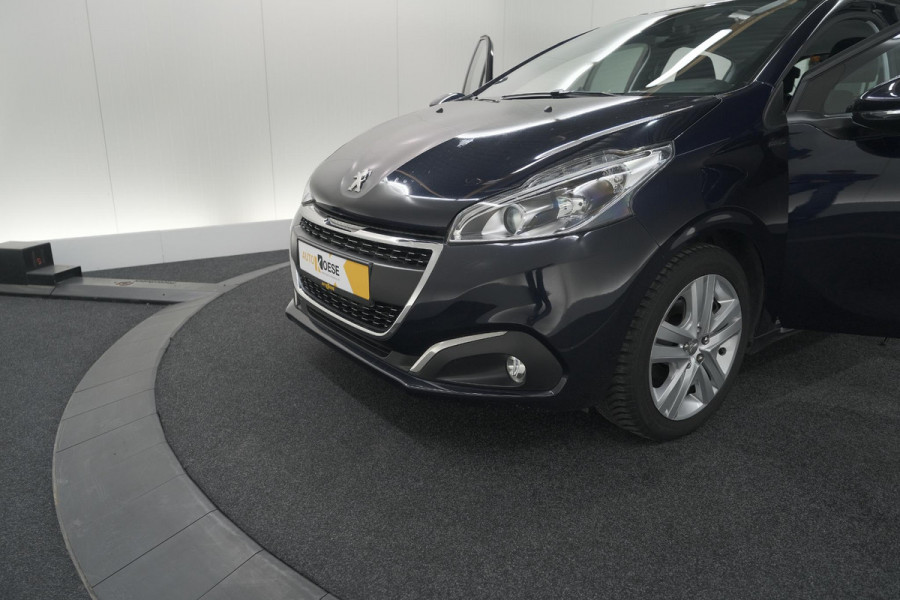 Peugeot 208 PureTech 82 Signature | Allseason banden | Navigatie | Parkeersensoren