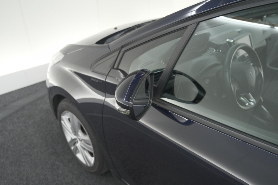 Peugeot 208 PureTech 82 Signature | Allseason banden | Navigatie | Parkeersensoren