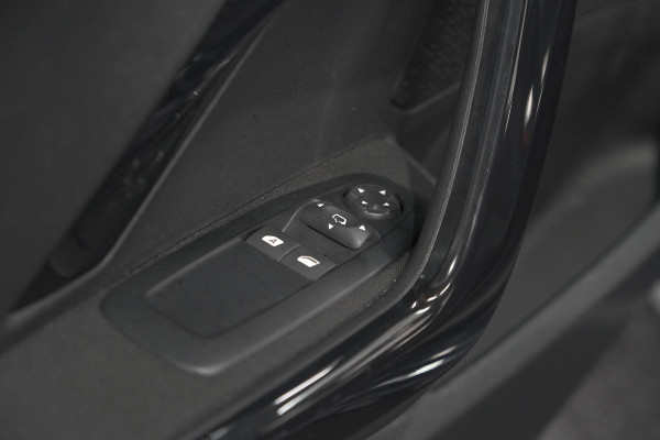 Peugeot 208 PureTech 82 Signature | Allseason banden | Navigatie | Parkeersensoren