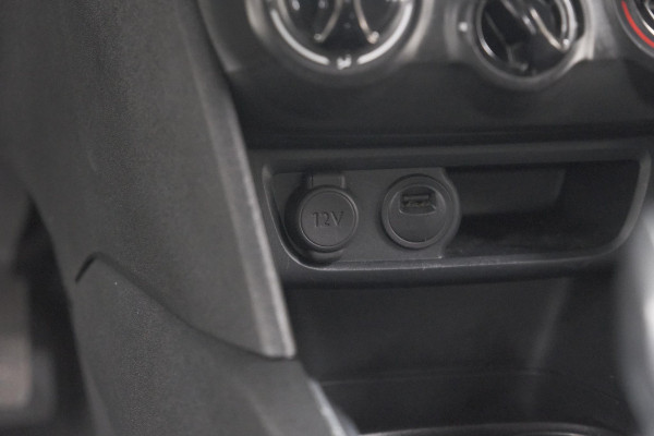 Peugeot 208 PureTech 82 Signature | Allseason banden | Navigatie | Parkeersensoren