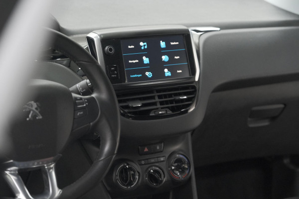 Peugeot 208 PureTech 82 Signature | Allseason banden | Navigatie | Parkeersensoren