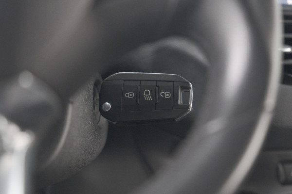 Peugeot 208 PureTech 82 Signature | Allseason banden | Navigatie | Parkeersensoren
