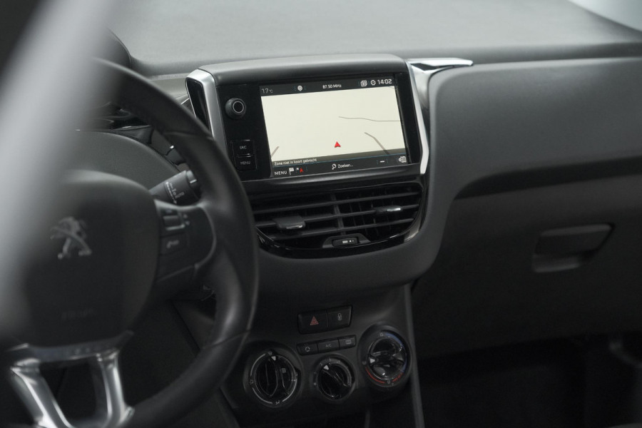 Peugeot 208 PureTech 82 Signature | Allseason banden | Navigatie | Parkeersensoren