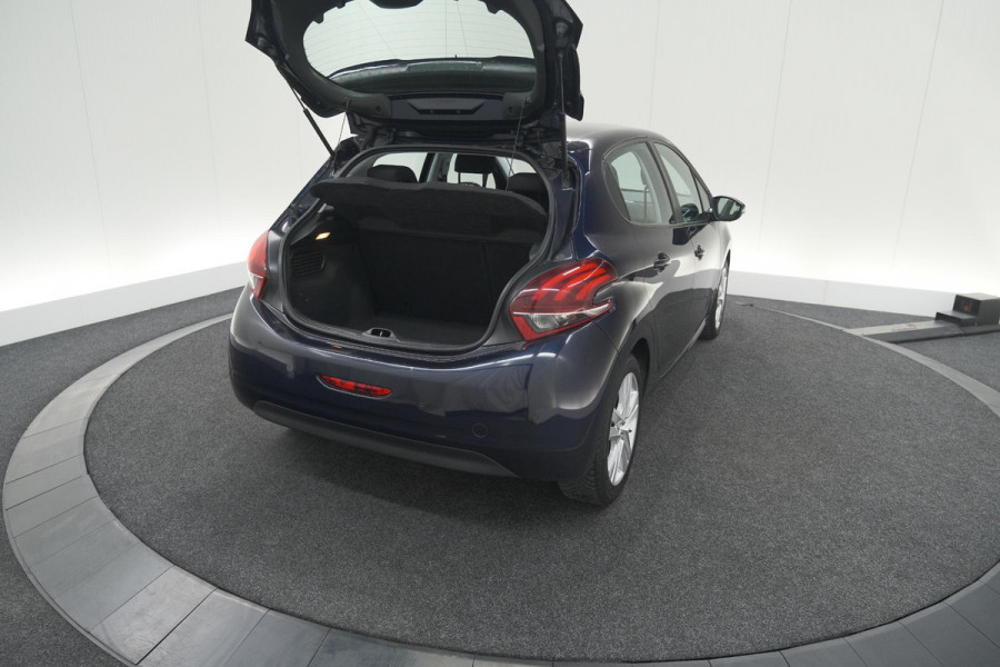 Peugeot 208 PureTech 82 Signature | Allseason banden | Navigatie | Parkeersensoren