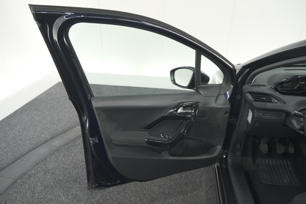 Peugeot 208 PureTech 82 Signature | Allseason banden | Navigatie | Parkeersensoren