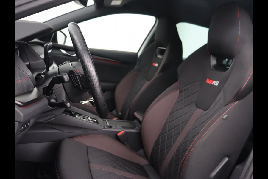 Škoda Octavia 2.0 TSI RS | 245pk | Trekhaak | Stoelverwarming | Adaptive cruise | Camera | Sfeerverlichting | Navigatie | Canton Sound | Sportstoelen | Virtual Cockpit | Full LED