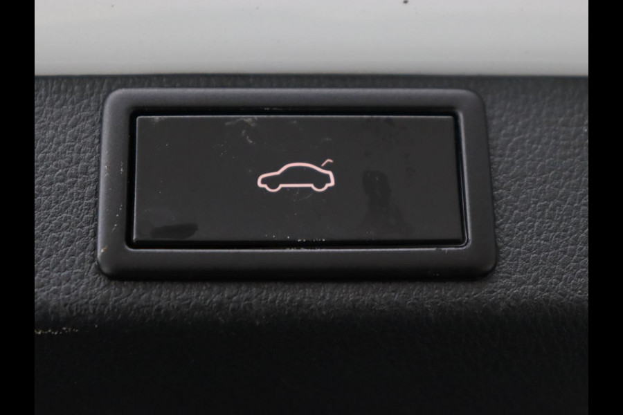 Škoda Octavia 2.0 TSI RS | 245pk | Trekhaak | Stoelverwarming | Adaptive cruise | Camera | Sfeerverlichting | Navigatie | Canton Sound | Sportstoelen | Virtual Cockpit | Full LED