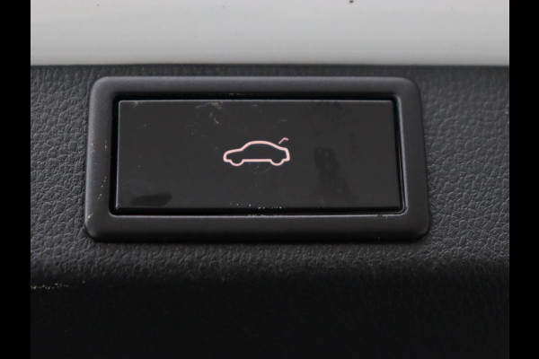 Škoda Octavia 2.0 TSI RS | 245pk | Trekhaak | Stoelverwarming | Adaptive cruise | Camera | Sfeerverlichting | Navigatie | Canton Sound | Sportstoelen | Virtual Cockpit | Full LED