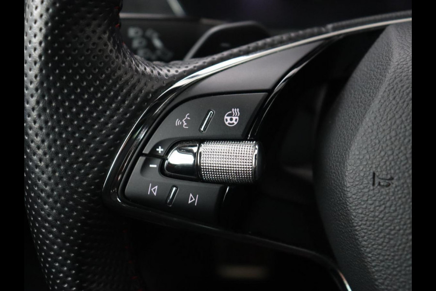 Škoda Octavia 2.0 TSI RS | 245pk | Trekhaak | Stoelverwarming | Adaptive cruise | Camera | Sfeerverlichting | Navigatie | Canton Sound | Sportstoelen | Virtual Cockpit | Full LED