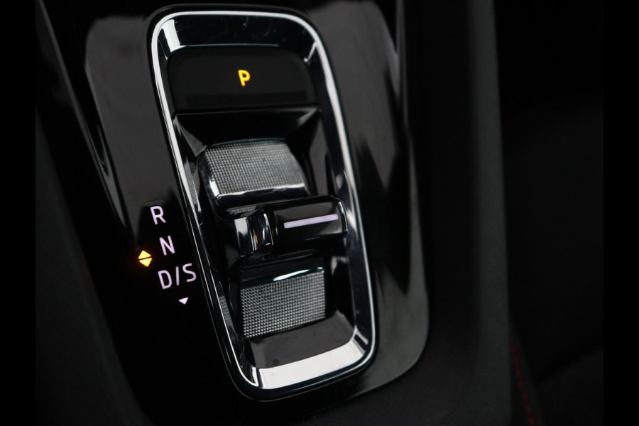 Škoda Octavia 2.0 TSI RS | 245pk | Trekhaak | Stoelverwarming | Adaptive cruise | Camera | Sfeerverlichting | Navigatie | Canton Sound | Sportstoelen | Virtual Cockpit | Full LED