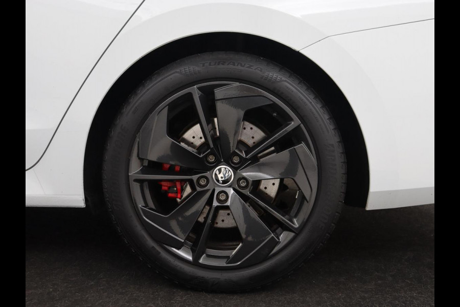 Škoda Octavia 2.0 TSI RS | 245pk | Trekhaak | Stoelverwarming | Adaptive cruise | Camera | Sfeerverlichting | Navigatie | Canton Sound | Sportstoelen | Virtual Cockpit | Full LED