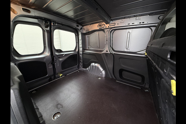 Peugeot Partner T 111PK BENZINE 3-Peroons Apple Carplay Android Auto Navi Airco Cruise Control Pdc DAB Regen-Lichtsensor Premium Euro 6 Betonplex Vloer Schuifdeur Achterdeuren Geen Gezeur met Millieuzones! Zeer compleet! Marge auto, dus er komt GEEN BTW bij !