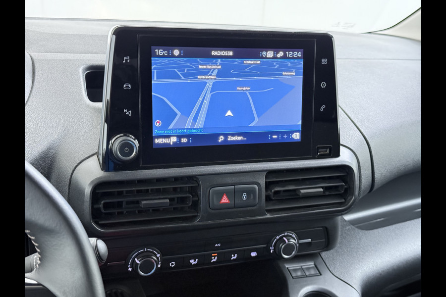 Peugeot Partner T 111PK BENZINE 3-Peroons Apple Carplay Android Auto Navi Airco Cruise Control Pdc DAB Regen-Lichtsensor Premium Euro 6 Betonplex Vloer Schuifdeur Achterdeuren Geen Gezeur met Millieuzones! Zeer compleet! Marge auto, dus er komt GEEN BTW bij !
