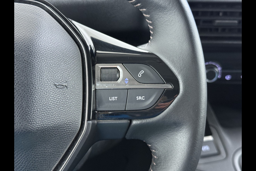 Peugeot Partner T 111PK BENZINE 3-Peroons Apple Carplay Android Auto Navi Airco Cruise Control Pdc DAB Regen-Lichtsensor Premium Euro 6 Betonplex Vloer Schuifdeur Achterdeuren Geen Gezeur met Millieuzones! Zeer compleet! Marge auto, dus er komt GEEN BTW bij !