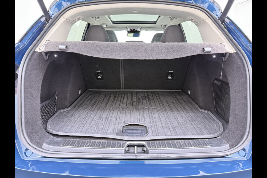 Lynk & Co 01**Gereserveerd** PHEV AUT-7 261pk Pano-Schuifdak Lmv 20" 360°Camera Apple Carplay Android Auto Adap.Cruise Navi Pdc Ecc Keyless Led Plug-In Hybri Elek.Memory.Stoel File assistent Dodehoek detector Elektrisch bedienbare achterklep Rijstrooksensor Wifi Verkeersbord detectie 425Nm koppel 3,7kw laadvermogen  1800kg Trekvermogen 1e Eigenaar Origineel Nederlandse auto!