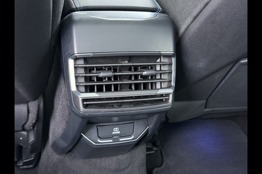 Lynk & Co 01**Gereserveerd** PHEV AUT-7 261pk Pano-Schuifdak Lmv 20" 360°Camera Apple Carplay Android Auto Adap.Cruise Navi Pdc Ecc Keyless Led Plug-In Hybri Elek.Memory.Stoel File assistent Dodehoek detector Elektrisch bedienbare achterklep Rijstrooksensor Wifi Verkeersbord detectie 425Nm koppel 3,7kw laadvermogen  1800kg Trekvermogen 1e Eigenaar Origineel Nederlandse auto!