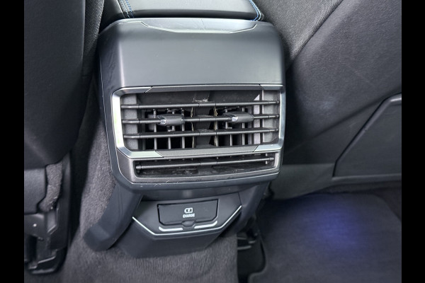 Lynk & Co 01**Gereserveerd** PHEV AUT-7 261pk Pano-Schuifdak Lmv 20" 360°Camera Apple Carplay Android Auto Adap.Cruise Navi Pdc Ecc Keyless Led Plug-In Hybri Elek.Memory.Stoel File assistent Dodehoek detector Elektrisch bedienbare achterklep Rijstrooksensor Wifi Verkeersbord detectie 425Nm koppel 3,7kw laadvermogen  1800kg Trekvermogen 1e Eigenaar Origineel Nederlandse auto!