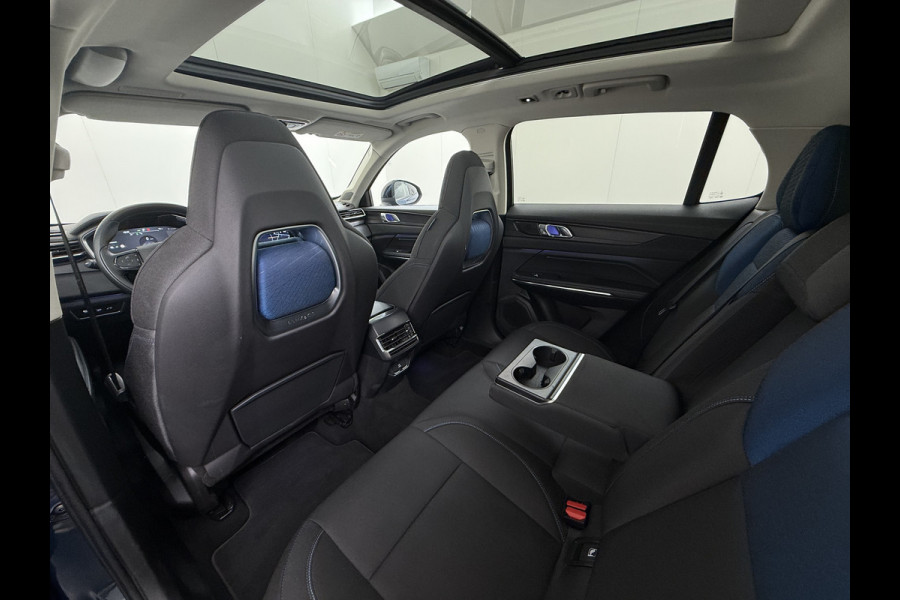 Lynk & Co 01**Gereserveerd** PHEV AUT-7 261pk Pano-Schuifdak Lmv 20" 360°Camera Apple Carplay Android Auto Adap.Cruise Navi Pdc Ecc Keyless Led Plug-In Hybri Elek.Memory.Stoel File assistent Dodehoek detector Elektrisch bedienbare achterklep Rijstrooksensor Wifi Verkeersbord detectie 425Nm koppel 3,7kw laadvermogen  1800kg Trekvermogen 1e Eigenaar Origineel Nederlandse auto!