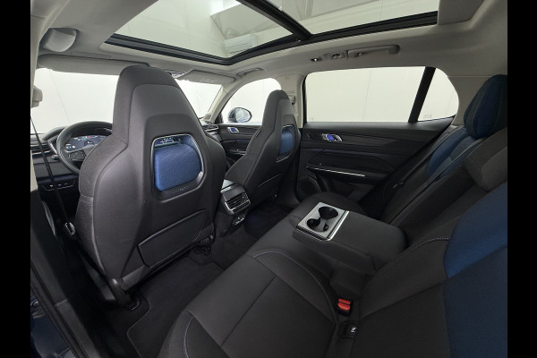 Lynk & Co 01**Gereserveerd** PHEV AUT-7 261pk Pano-Schuifdak Lmv 20" 360°Camera Apple Carplay Android Auto Adap.Cruise Navi Pdc Ecc Keyless Led Plug-In Hybri Elek.Memory.Stoel File assistent Dodehoek detector Elektrisch bedienbare achterklep Rijstrooksensor Wifi Verkeersbord detectie 425Nm koppel 3,7kw laadvermogen  1800kg Trekvermogen 1e Eigenaar Origineel Nederlandse auto!