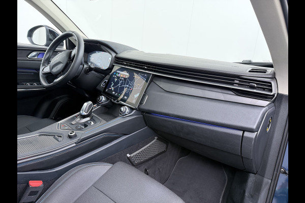 Lynk & Co 01**Gereserveerd** PHEV AUT-7 261pk Pano-Schuifdak Lmv 20" 360°Camera Apple Carplay Android Auto Adap.Cruise Navi Pdc Ecc Keyless Led Plug-In Hybri Elek.Memory.Stoel File assistent Dodehoek detector Elektrisch bedienbare achterklep Rijstrooksensor Wifi Verkeersbord detectie 425Nm koppel 3,7kw laadvermogen  1800kg Trekvermogen 1e Eigenaar Origineel Nederlandse auto!