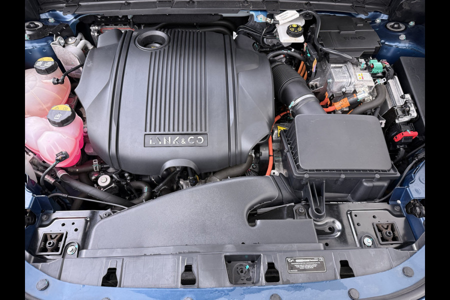 Lynk & Co 01**Gereserveerd** PHEV AUT-7 261pk Pano-Schuifdak Lmv 20" 360°Camera Apple Carplay Android Auto Adap.Cruise Navi Pdc Ecc Keyless Led Plug-In Hybri Elek.Memory.Stoel File assistent Dodehoek detector Elektrisch bedienbare achterklep Rijstrooksensor Wifi Verkeersbord detectie 425Nm koppel 3,7kw laadvermogen  1800kg Trekvermogen 1e Eigenaar Origineel Nederlandse auto!