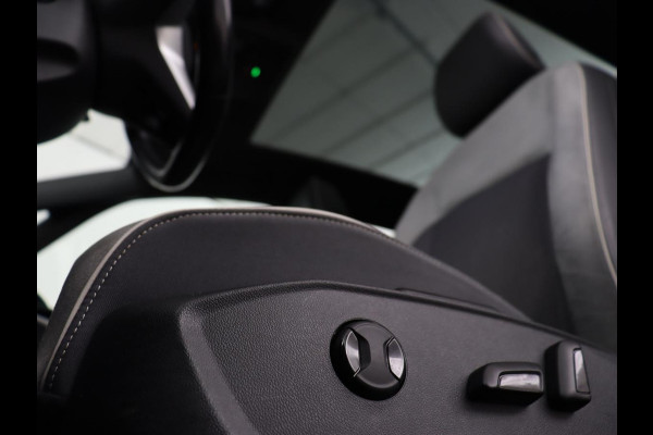 Volkswagen ID.3 First Max 58 kWh | Panoramadak | Head-Up | Stoelverwarming | Massage | Matrix LED | Adaptive cruise | 20'' | Keyless | Navigatie | Dodehoek detectie | Sfeerverlichting