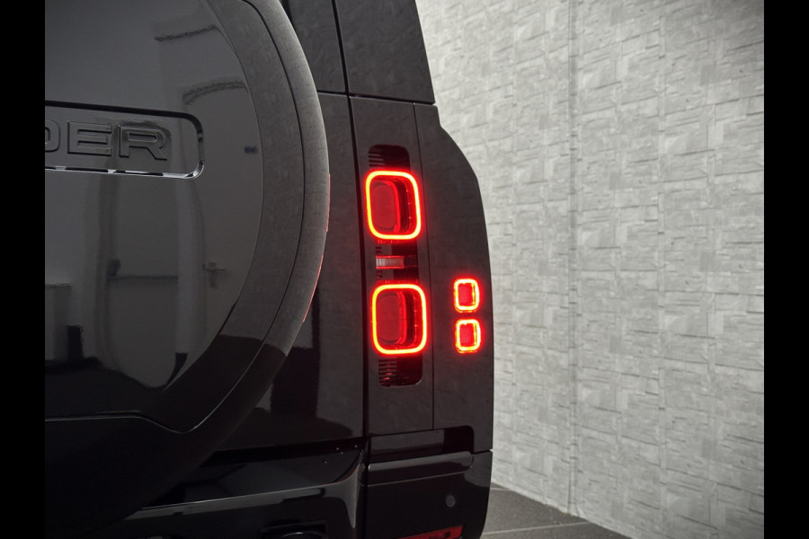 Land Rover Defender 110 2.0 P300e 110 X-Dynamic HSE | Black-Optic | Panorama | 360 Camera | Meridian | Trekhaak | Luchtvering | ACC | Stoelventilatie | Cold-Climate Pack | Leder | Head-Up | Keyless-Entry | Luchtvering | 22'' | Memory | Interieurdelen Leder | Standkachel | Dodehoek |