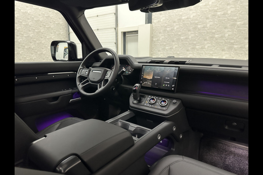 Land Rover Defender 110 2.0 P300e 110 X-Dynamic HSE | Black-Optic | Panorama | 360 Camera | Meridian | Trekhaak | Luchtvering | ACC | Stoelventilatie | Cold-Climate Pack | Leder | Head-Up | Keyless-Entry | Luchtvering | 22'' | Memory | Interieurdelen Leder | Standkachel | Dodehoek |