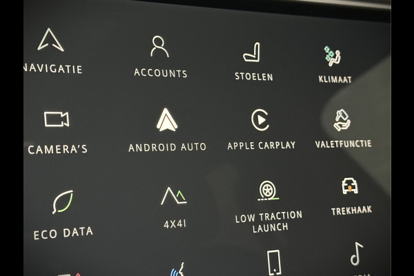 Land Rover Defender 110 2.0 P300e 110 X-Dynamic HSE | Black-Optic | Panorama | 360 Camera | Meridian | Trekhaak | Luchtvering | ACC | Stoelventilatie | Cold-Climate Pack | Leder | Head-Up | Keyless-Entry | Luchtvering | 22'' | Memory | Interieurdelen Leder | Standkachel | Dodehoek |