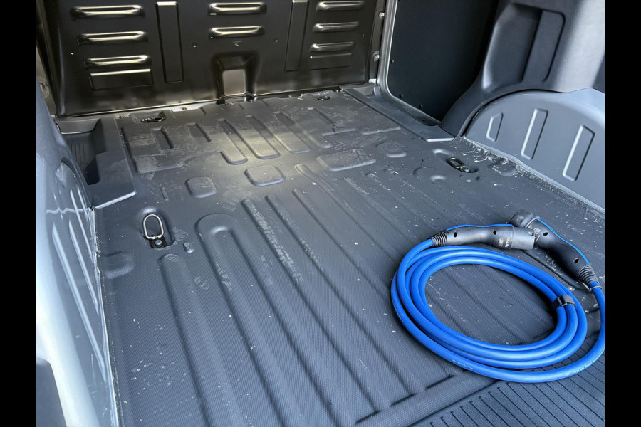 Ford E-Transit Courier Limited 44 kWh 136pk | Ford Voorraad | Driver Assistance Pack | Laadvloerbescherming | Trekhaak | LED Laadruimteverlichting