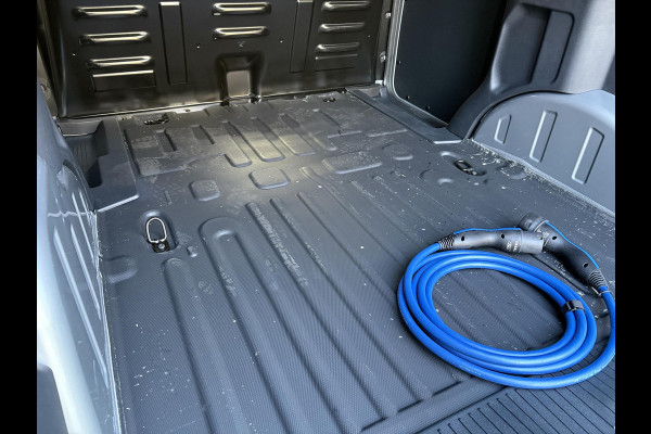 Ford E-Transit Courier Limited 44 kWh 136pk | Ford Voorraad | Driver Assistance Pack | Laadvloerbescherming | Trekhaak | LED Laadruimteverlichting
