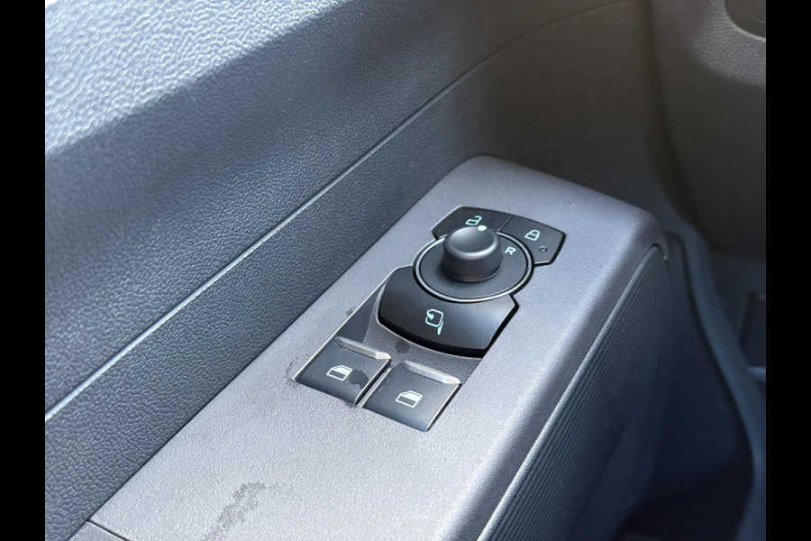 Ford E-Transit Courier Limited 44 kWh 136pk | Ford Voorraad | Driver Assistance Pack | Laadvloerbescherming | Trekhaak | LED Laadruimteverlichting