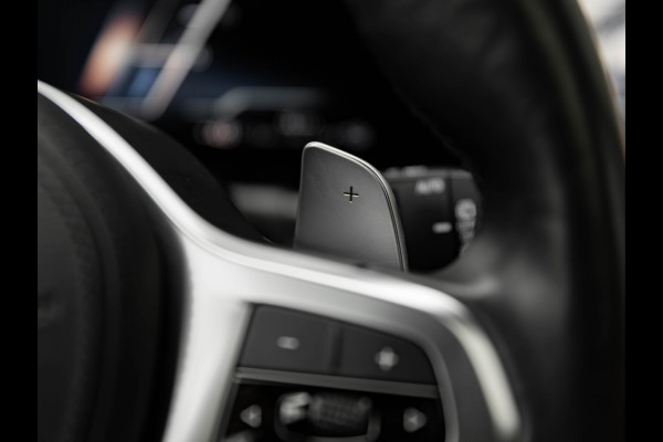 BMW 3 Serie Touring 330e xDrive - M-Sport Pro - Individual In+Exterieur - Pano - Trekhaak - Memoryzetel