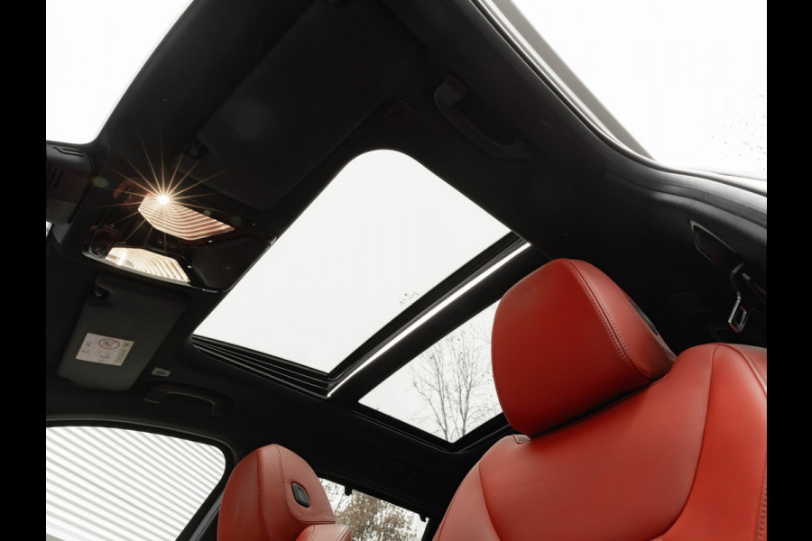 BMW 3 Serie Touring 330e xDrive - M-Sport Pro - Individual In+Exterieur - Pano - Trekhaak - Memoryzetel