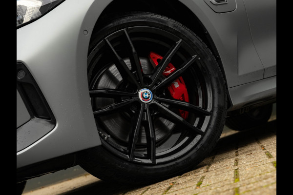 BMW 3 Serie Touring 330e xDrive - M-Sport Pro - Individual In+Exterieur - Pano - Trekhaak - Memoryzetel