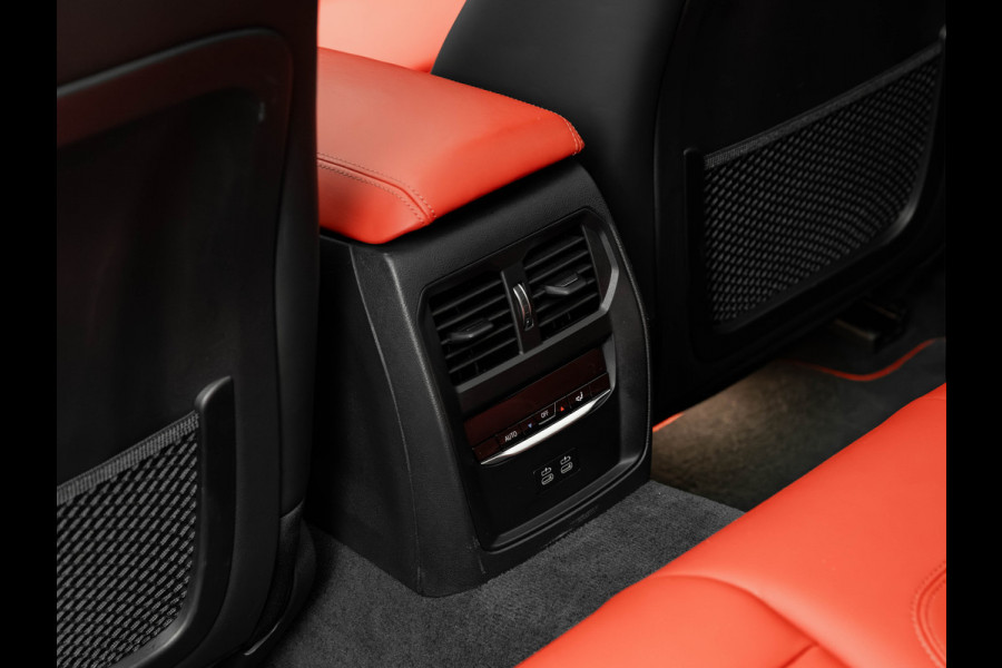 BMW 3 Serie Touring 330e xDrive - M-Sport Pro - Individual In+Exterieur - Pano - Trekhaak - Memoryzetel
