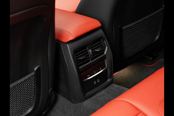 BMW 3 Serie Touring 330e xDrive - M-Sport Pro - Individual In+Exterieur - Pano - Trekhaak - Memoryzetel