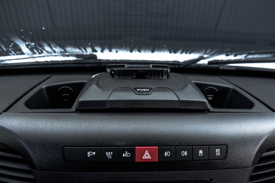 Iveco Daily 35C16 | Bakwagen met Laadklep | Automaat | Climatic | Cruise