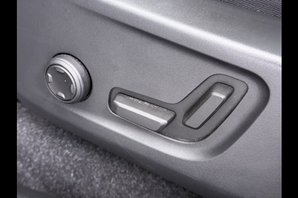 Volvo XC40 232pk *gereserveerd* Recharge Pro 70KwH Pano-Dak SOH 95% Adaptive-Cruise 20" Elektr.-Leer/Alcantara+Verwarmd+Memory Warmtepomp H Led Elek.Achterklep Keyless Full Led Origineel NLse auto! € 54.000,- nieuw. 1e Eigenaar Origineel Nederlandse Auto Dealeronderhouden 1.500KG -Trekvermogen