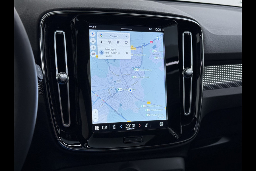 Volvo XC40 232pk *gereserveerd* Recharge Pro 70KwH Pano-Dak SOH 95% Adaptive-Cruise 20" Elektr.-Leer/Alcantara+Verwarmd+Memory Warmtepomp H Led Elek.Achterklep Keyless Full Led Origineel NLse auto! € 54.000,- nieuw. 1e Eigenaar Origineel Nederlandse Auto Dealeronderhouden 1.500KG -Trekvermogen