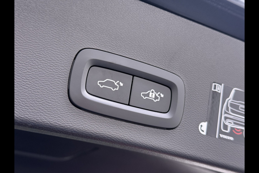 Volvo XC40 232pk *gereserveerd* Recharge Pro 70KwH Pano-Dak SOH 95% Adaptive-Cruise 20" Elektr.-Leer/Alcantara+Verwarmd+Memory Warmtepomp H Led Elek.Achterklep Keyless Full Led Origineel NLse auto! € 54.000,- nieuw. 1e Eigenaar Origineel Nederlandse Auto Dealeronderhouden 1.500KG -Trekvermogen