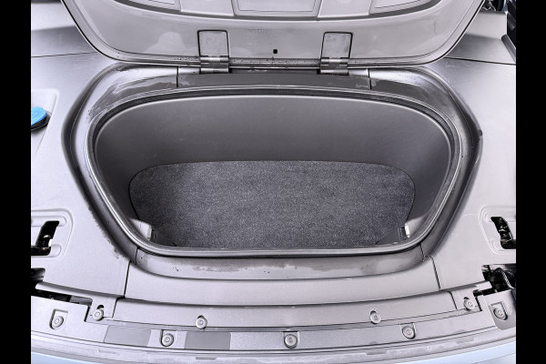 Volvo XC40 232pk *gereserveerd* Recharge Pro 70KwH Pano-Dak SOH 95% Adaptive-Cruise 20" Elektr.-Leer/Alcantara+Verwarmd+Memory Warmtepomp H Led Elek.Achterklep Keyless Full Led Origineel NLse auto! € 54.000,- nieuw. 1e Eigenaar Origineel Nederlandse Auto Dealeronderhouden 1.500KG -Trekvermogen