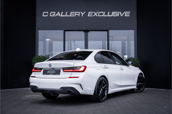 BMW 3-serie 320i Executive Edition - M Sport | NAP | Panorama | Camera