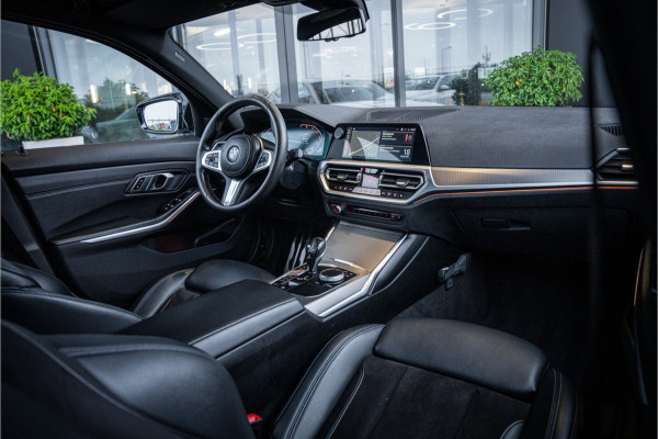 BMW 3-serie 320i Executive Edition - M Sport | NAP | Panorama | Camera