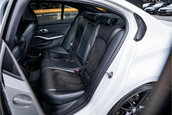 BMW 3-serie 320i Executive Edition - M Sport | NAP | Panorama | Camera