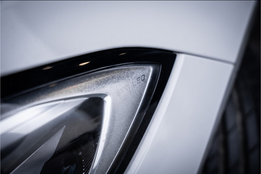 BMW 3-serie 320i Executive Edition - M Sport | NAP | Panorama | Camera